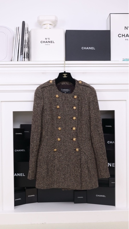 Chanel 1996年高级手工坊系列棕色双排琉璃扣外套 38码