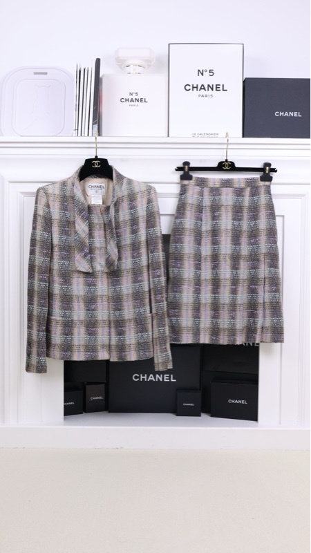 Chanel 98年棕彩色格纹上衣半裙套装