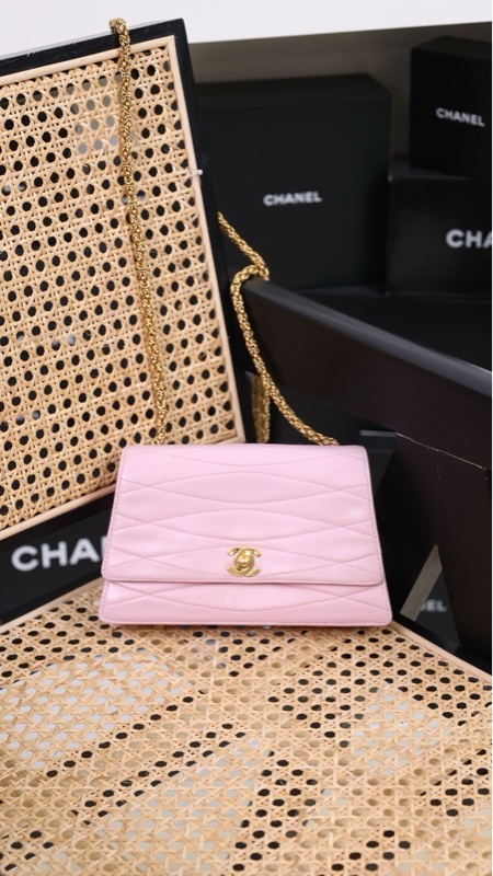 Chanel 2开樱花粉书包扣梯形单肩包
