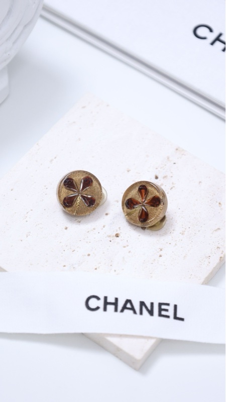 Chanel 01年棕色亚克力四叶草圆形耳夹