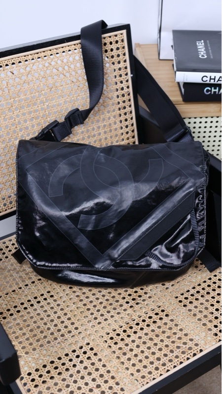 Chanel 11开黑色亮皮面单肩包