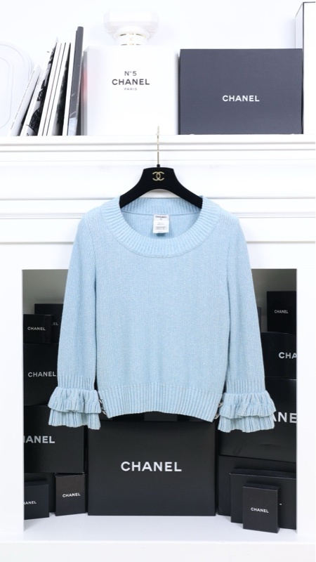 Chanel 13年度假凡尔赛宫系列天蓝色花边袖口圆领毛衣