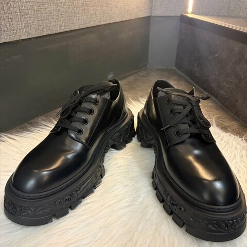 LV雕花皮革微增高休閒皮鞋7號半*黑色