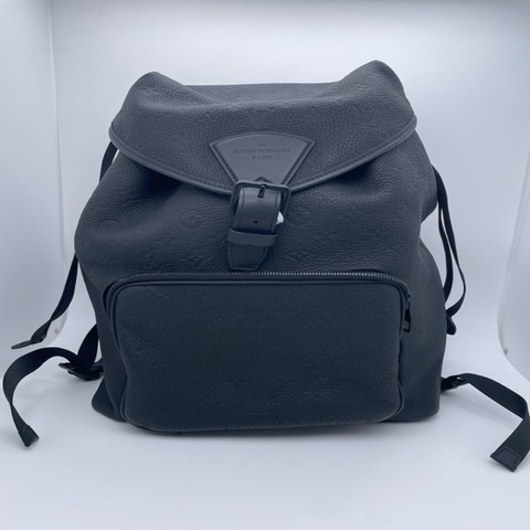 LV路易威登蒙索爾黑色全皮壓紋Montsouris雙肩包
