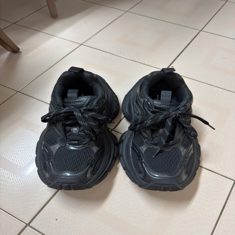 巴黎世家 BALENCIAGA 10XL (黑）