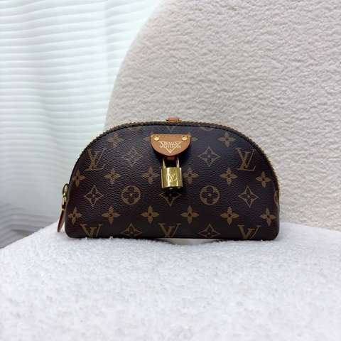 LV 原花鎖頭金葉造型拉鍊手拿包 M44943