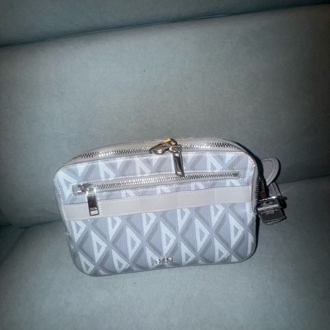 DIOR Hit the Road Gravity 緹花圖騰郵差包