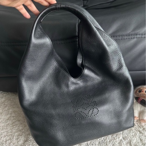 Loewe羅意威黑色鏤空logo和尚單肩包 尺寸:27×12×20cm