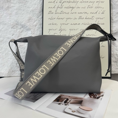 Loewe 羅意威 cubi 瀝青灰 大號 斜挎包 底長33cm