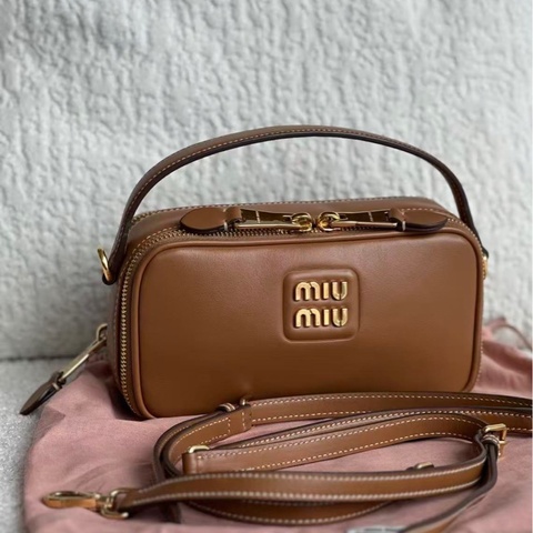 MiuMiu繆繆 保齡球相機包幹邑色 附件 肩帶 塵袋