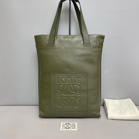 全新閒置🍵✨#Loewe #抹茶綠 #全皮竪版tote #塵袋紙卡