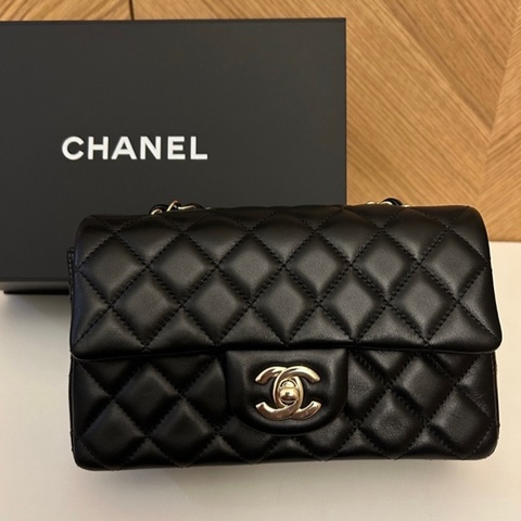 Chanel CF20黑色羊皮淡金扣
