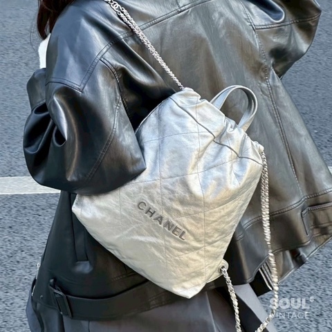 全新全配🪩#Chanel #22bag小號 #太空銀雙肩包 #晶片款