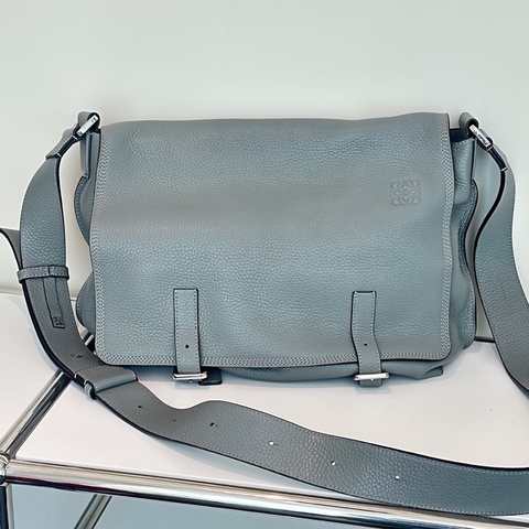 Loewe羅意威 Messenger 大號灰色荔枝紋牛皮銀扣郵差包 斜挎包 