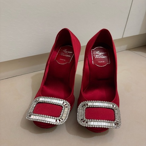 Roger Vivier Paris 酒紅色緞面水晶方扣高跟鞋36