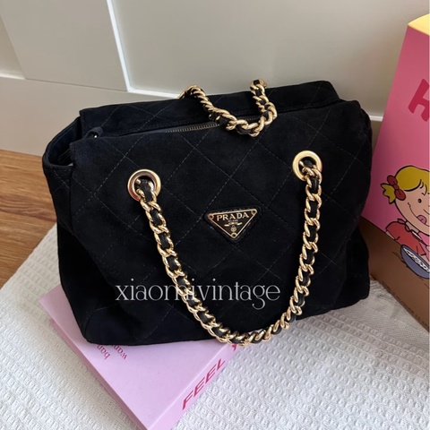 Prada • 稀有黑金麂皮保齡球包