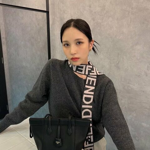 Fendi origami黑色摺紙包  14×14×19cm 99新配件塵袋