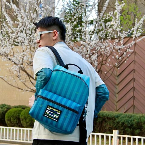 LV Discovery Daybreak系列漸變  藍色阿波羅後背包 藍白色棋盤格  29×15.5×39cm 99新配件塵袋
