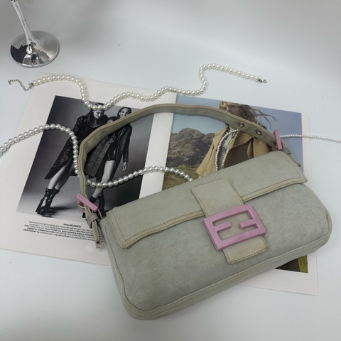 【赫蒂國際精品】 Fendi Baguette 淡灰色布面肩背包 vintage