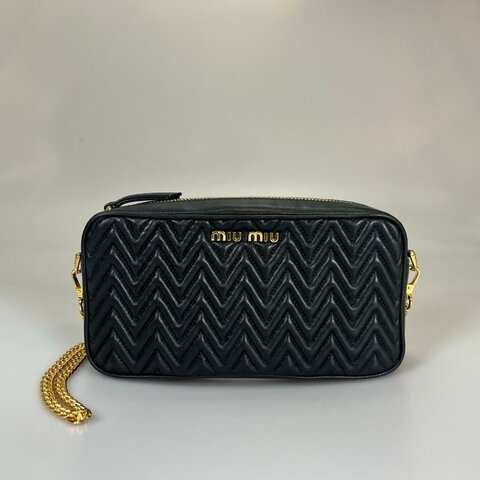 MIUMIU 黑褶皺金鍊相機包