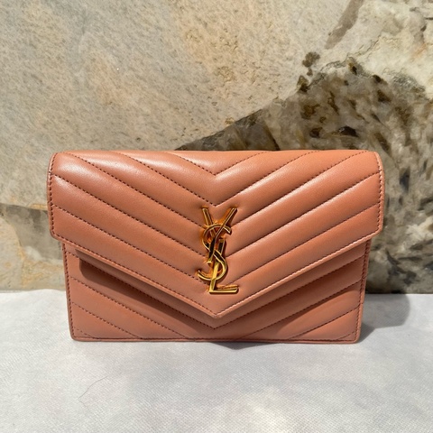 YSL 藕粉金羊皮山形紋WOC