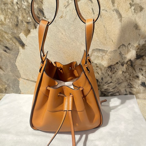 Loewe棕色牛皮Hammock小號
