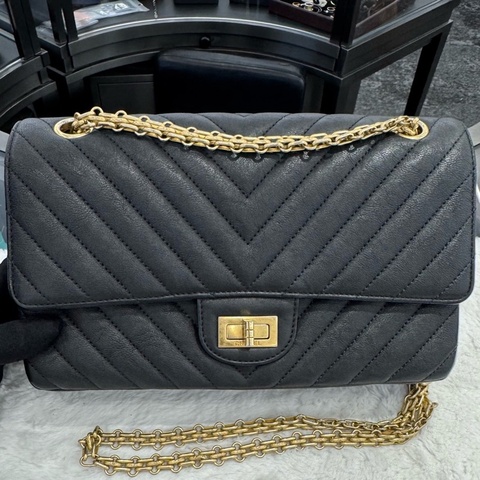 CHANEL香奈兒cf黑金款v紋翻蓋包2.55 鐳射27開