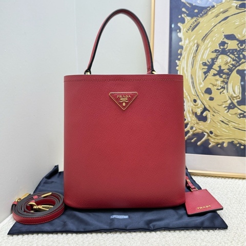 Prada/普拉達 panier水桶包紅色十字紋牛皮金扣 底長22cm 原始好成色