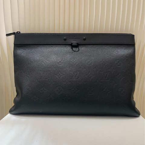 Louis Vuitton路易威登 黑色壓紋牛皮包 34.x 25.x 2.0