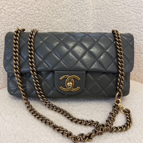 Chanel香奈兒稀有秀款灰金牛皮金幣CF鏈條包 難得小號 25*14 專櫃復刻大熱 金幣可調節長短18開有鐳射。