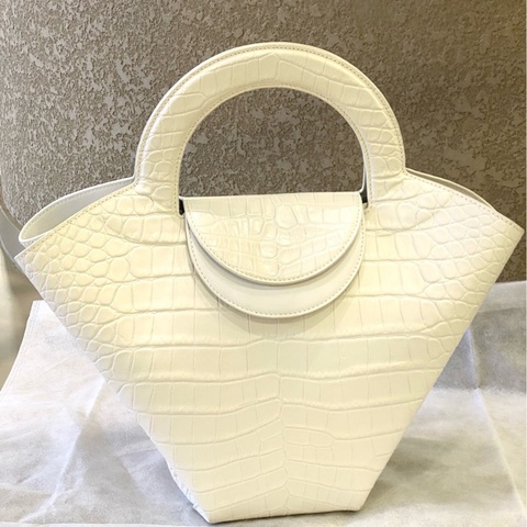 99新葆蝶家/Bottega Veneta/BV/bv doll tote 白色菜籃子 托特包