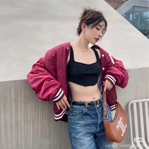 #Lisa同款 #全網最低價 #季節限定特殊款 CELINE 刺繡凱旋門Logo 月牙包