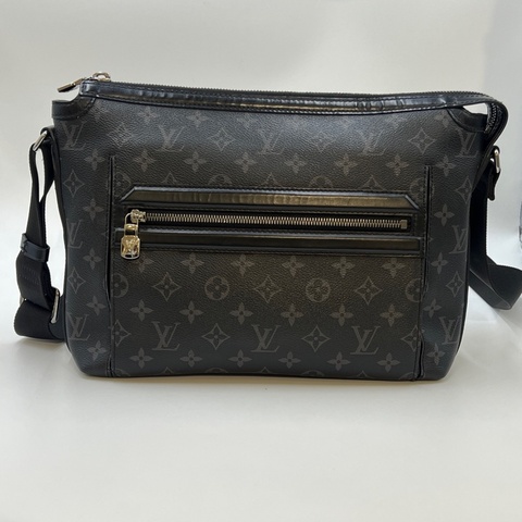 Louis Vuitton 路易威登 斜挎包 尺寸：30.5*26*11cm 附件：單包。