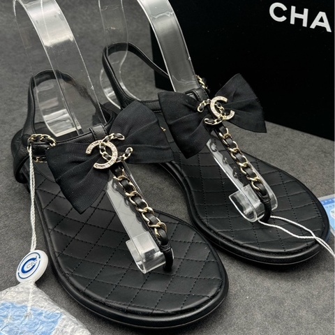 99新 Chanel/香奈兒 鏈條蝴蝶結鑽扣夾趾平底涼鞋 36碼 僅下地穿一次！。