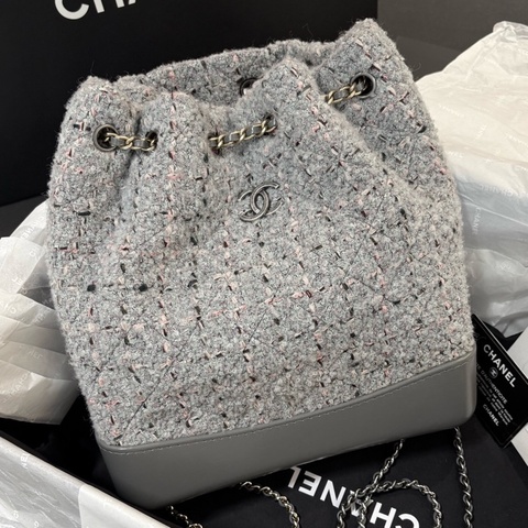 Chanel香奈兒Gabrielle流浪雙肩背包粗花呢毛呢限定面料版雙肩包單肩包斜挎包24開 尺寸：20*24*12 附件：防塵袋