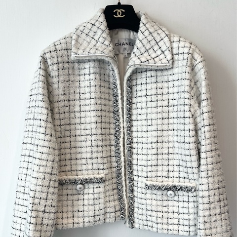 40號 ::CHANEL:: 高級訂製服 經典毛呢 柔軟黑白格紋質量 內裏純絲綢 拉鏈藍領外套