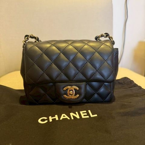 CHANEL CF 17 方胖子｜黑色羊皮｜淡金扣｜晶片款（正品）