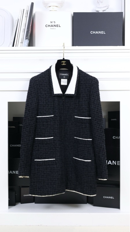 Chanel 02年春夏秀款深蓝色白领六口袋外套