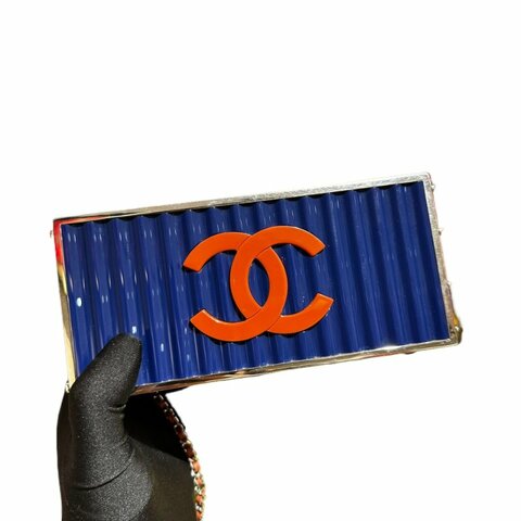 Chanel香奈兒秀款限量集裝箱斜挎包