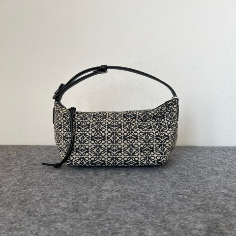 羅意威/Loewe Cubi Anagram 小號 飯盒包，黑色手提包單肩包腋下包