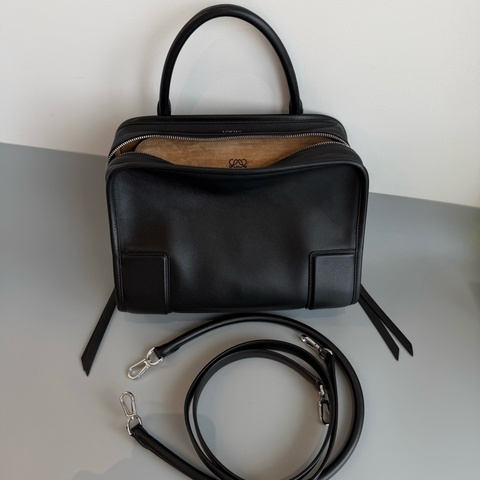 羅意威/Loewe Amazona 180 手袋中號手提包肩背包斜挎包肩背包 黑色 銀扣