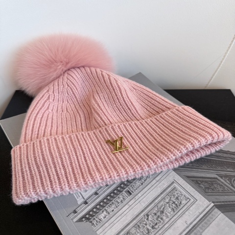 Louis Vuitton ✨LV M92529金屬配飾狐狸毛球球帽針織帽羊絨毛帽冷帽