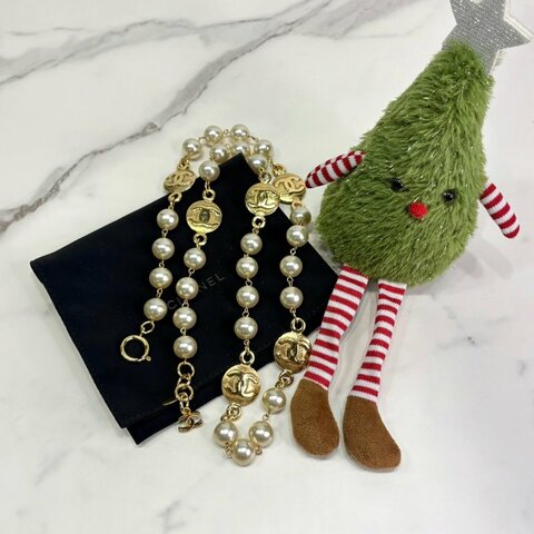 CHANEL 雙C金屬圓牌珍珠長項鍊