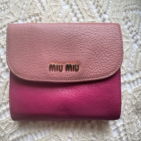 Miu Miu 銀包，漂亮顏色且實用