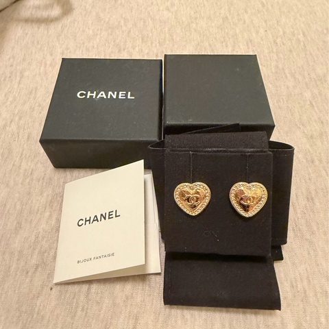 Chanel愛心耳環