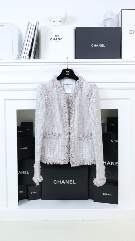 Chanel 04年春夏秀款白彩色格纹毛毛滚边两口袋外套