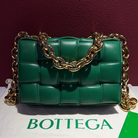 葆蝶家Bottega Veneta 15格深綠色羊皮編織枕頭包
