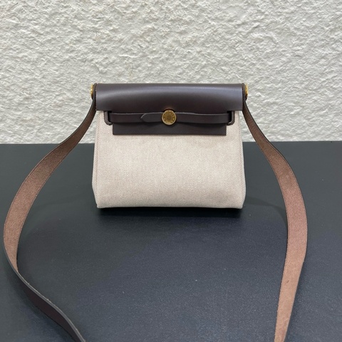 Hermes愛馬仕mini herbag 斜背包單肩包 烏木色金扣