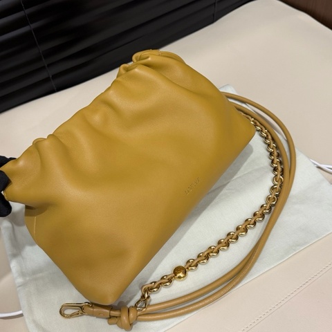 羅意威/Loewe 沙漠黃中號Flamenco Purse甜甜圈鏈條福袋包手拿包肩背包 底長29cm