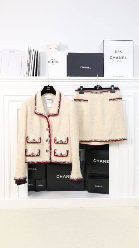 Chanel 06年高级手工坊系列奶白色蓝红滚边琉璃扣四口袋外套半裙套装